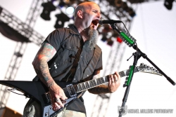 Anthrax 现场演出主唱吉他图片
