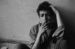 Bob Dylan鲍勃迪伦经典抽烟黑白照片
